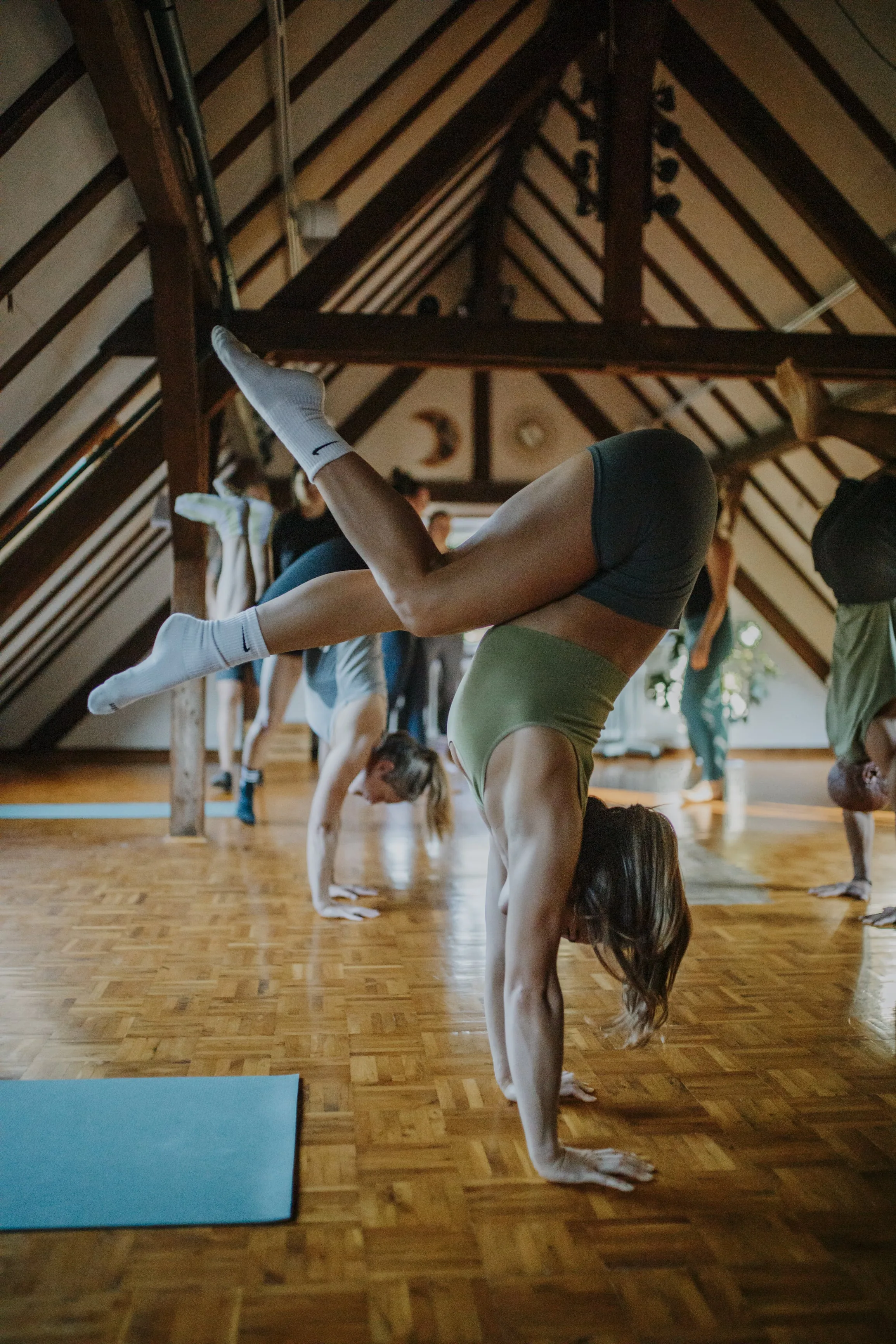 Handstand Revolution